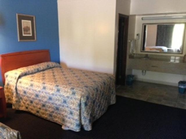 Budget Inn - Madison Room photo